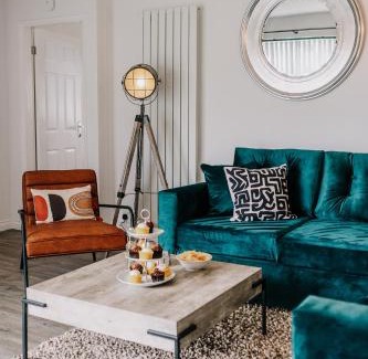 Harborne House | Homely, City close by, Fast WiFi Contractors Family, Garden