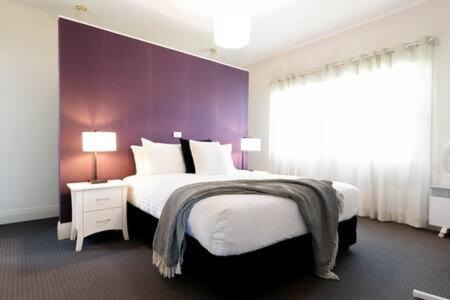 Newstead House | Homely Cottage: Near the City Wifi & Parking