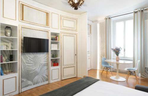 Magenta Apartment | HomeMi Sant'Ambrogio Apartment