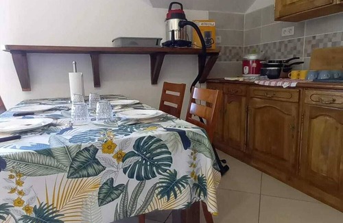 Basse Vallee Apartment | Homerez - Apartment Saint-Philippe