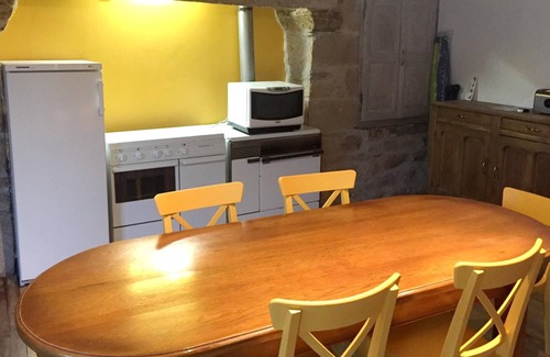 Vimenet House | Homerez - Beautiful house for 5 ppl. with garden and terrace at Vimenet