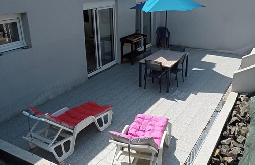 Quettehou House | Homerez - Charming house in Quettehou with large garden and terrace.