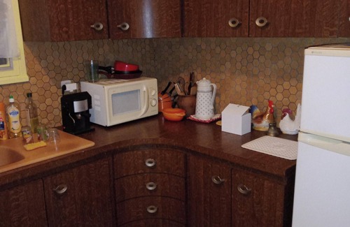 Montlucon House | Homerez - Comfortable house in Montluçon with secluded garden