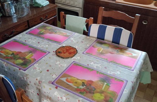 Montlucon House | Homerez - Comfortable house in Montluçon with secluded garden