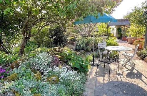 Brehemont House | Homerez - Cozy house in Bréhémont with peaceful garden