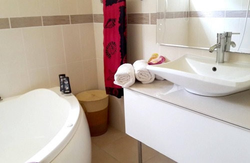 Saint-Claude House | Homerez - House 15 km away from the beach for 4 ppl. with garden at Saint-Claude