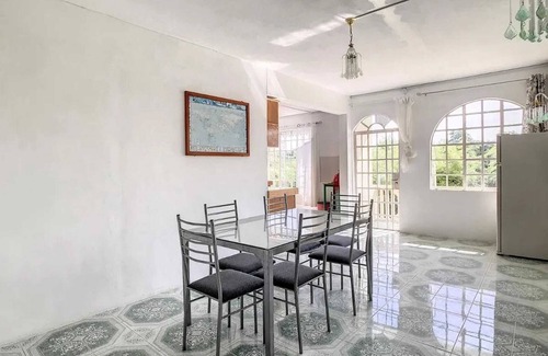 Calodyne Apartment | Homerez - Spacious Apartment in Calodyne with Enclosed Garden