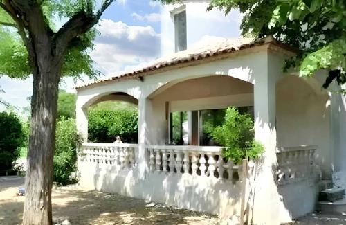 Aimargues Villa | Homerez - Spacious Villa in Aimargues with Private Pool