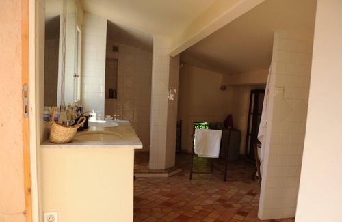 Ansouis Villa | Homerez - Spacious villa for 8 ppl. with swimming-pool and terrace at Ansouis