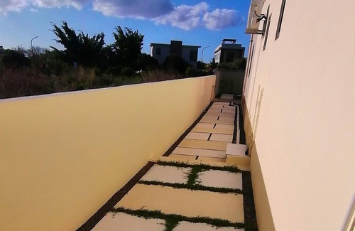 Calebasses Villa | Homerez - Villa 2 km from the beach for 11 pers. with swimming pool and jacuzzi