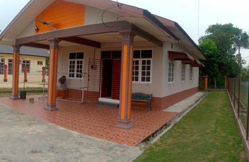 Selising House | Homestay Adilah A