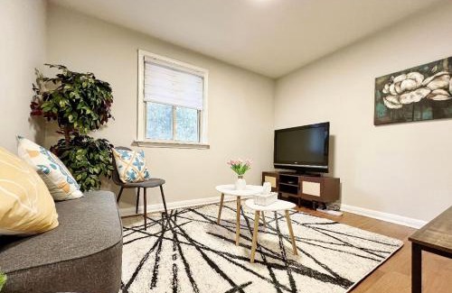 Richmond Hill House | Homestay At Major Mackenzie Drive-CENTRAL LOCATION-WALKING PLAZA