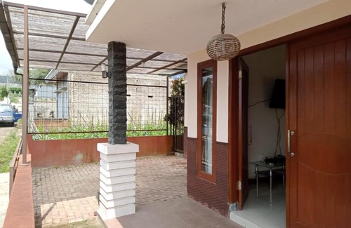 Cikole House | Homestay Defaza