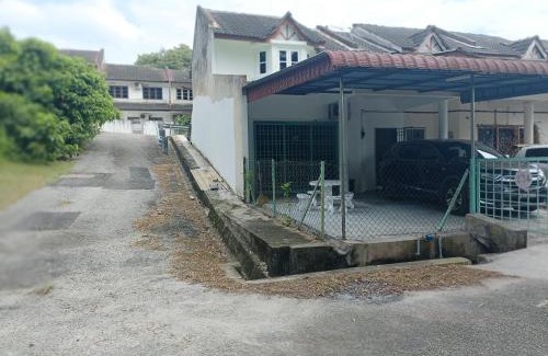 Lumut House | Homestay Hill View Lumut