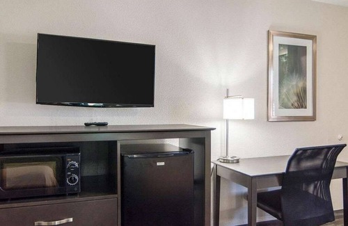 Russellville Hotel | HomeStay Inn & Suites