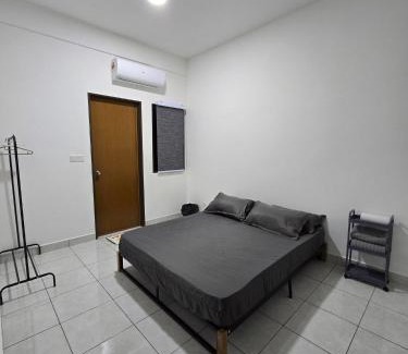 Ijok House | Homestay Iris Puncak Alam l Bersebelahan Hospital UiTM Puncak Alam l Teres 2 Tingkat