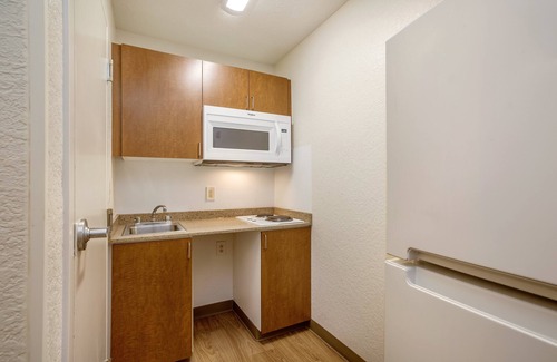 Maple Shade Hotel | HomeTowne Studios by Red Roof Philadelphia - Maple Shade, NJ