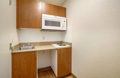 Maple Shade Hotel | HomeTowne Studios by Red Roof Philadelphia - Maple Shade, NJ