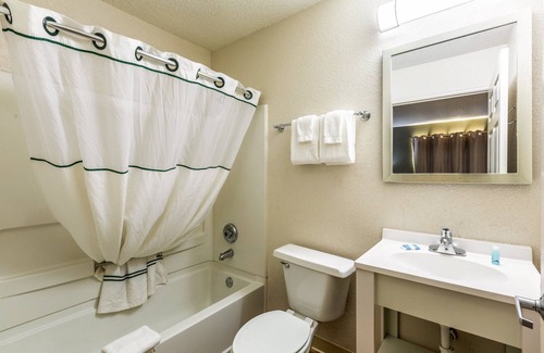 Chamblee Hotel | HomeTowne Studios by Red Roof Atlanta - Chamblee