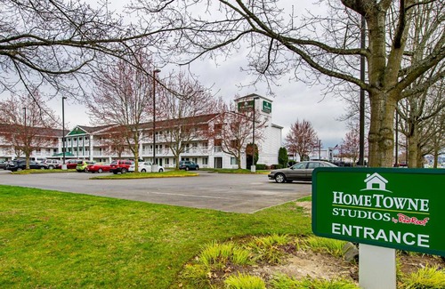 Puyallup Hotel | HomeTowne Studios by Red Roof Tacoma - Puyallup