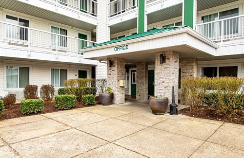 Puyallup Hotel | HomeTowne Studios by Red Roof Tacoma - Puyallup