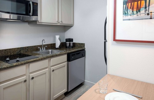 Westshore Hotel | Homewood Suites by Hilton Tampa Airport - Westshore