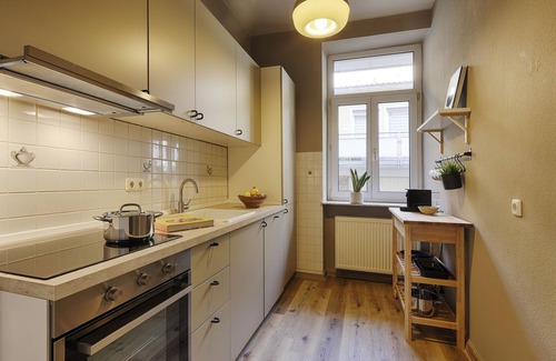 Grombuhl Apartment | homie stay Schiestlstraße - Moderne Altbauapartments, Nahe Stadtzentrum & Weinberge