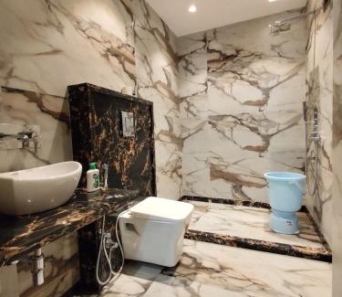 Dariyaganj Apartment | Homlee-Virasat 3BHK Flat Central DEL-Lift-Parking