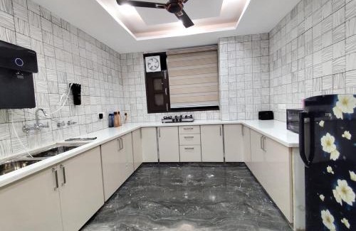 Dariyaganj Apartment | Homlee-Virasat 3BHK Flat Central DEL-Lift-Parking