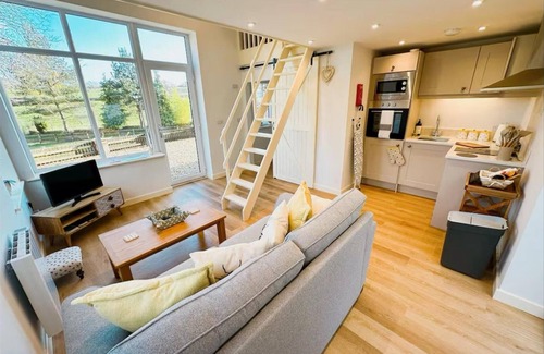 Kingswood House | Honey Bee Cottage, Tiny House, Welshpool