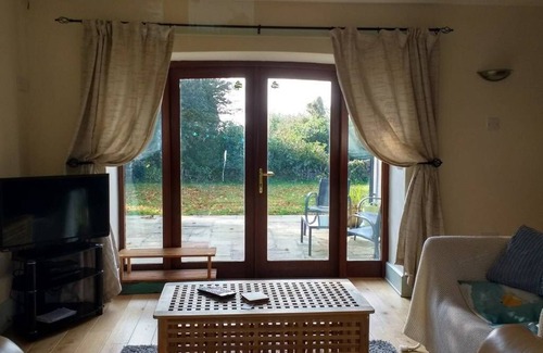 Rhosybol Cottage | Honey cottage is just 3 miles from Amlwch on the northern coast of Anglesey.