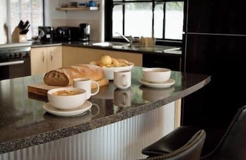 Mapleton House | Honey Dale - Executive Luxury Hilltop Hideaway Private with Stunning Views!