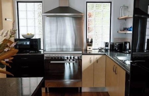 Mapleton House | Honey Dale - Executive Luxury Hilltop Hideaway Private with Stunning Views!