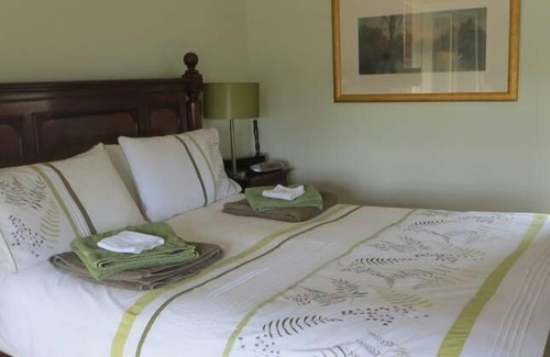 Yellingbo Bed & Breakfast | Honeyeater Cottage Bed and Breakfast