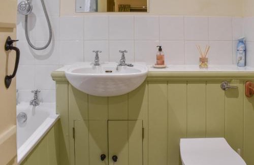 Chichester House | Honeysuckle Cottage