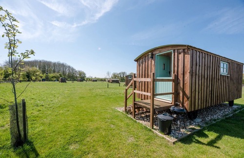 Monk Soham House | Honeysuckle Farm Hut 5 - Suffolk Farm Holidays