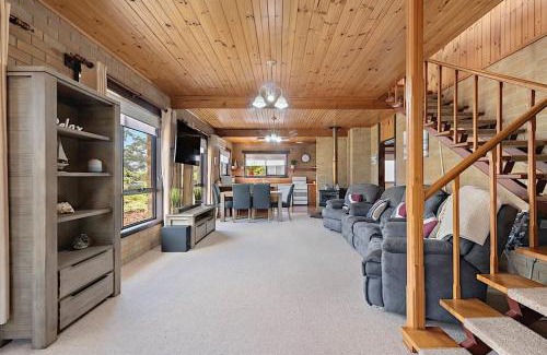 Stieglitz House | Hook Wine & Sinker Retreat