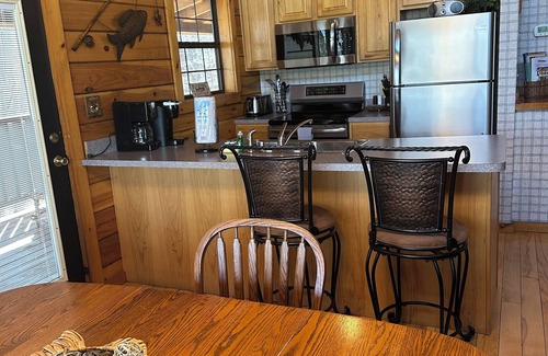 Pigeon Forge Cabin | Hooked on you - Cozy 1 Bedroom Cabin