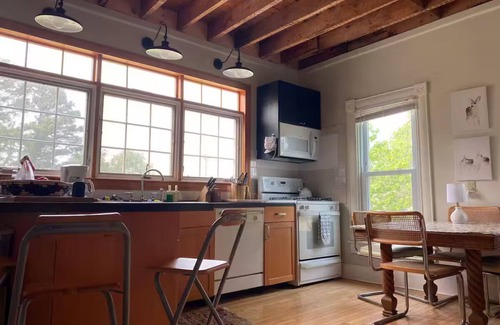 Fishing Creek House | Hoopers Island Victorian with 360 Water Views - experienced host