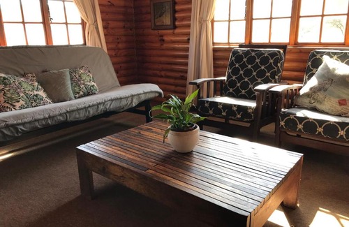 Albert Falls Apartment | Hoopoe log cabin