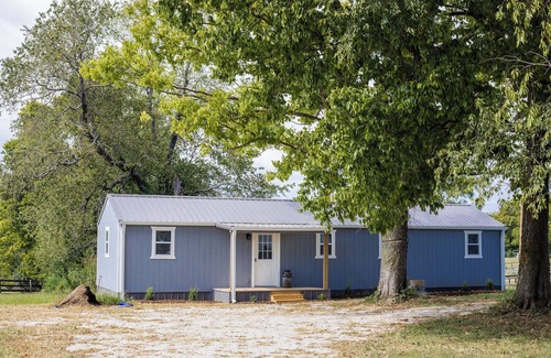Versailles Cabin | Horse and Bourbon Lover’s Farm Cabin - 2 bed/2 bathin Versailles, KY
