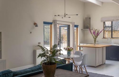 Axminster House | Horseshoe Barn