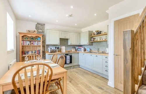 Dinas Apartment | Horseshoe Cottage historic gem near Snowdonia.nn