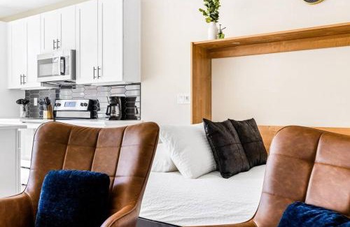 Golden Apartment | Horseshoe Hideaway Luxe Studio 1 Block to Main St