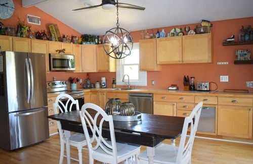 Deep Hole House | Horsin' Around