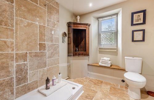 Brixham House | HORTUS HOUSE - Regency style apartment with attached parking