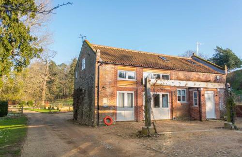 Irstead House | Host & Stay - Boathouse Barn