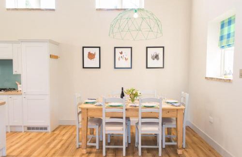 Irstead House | Host & Stay - Boathouse Barn