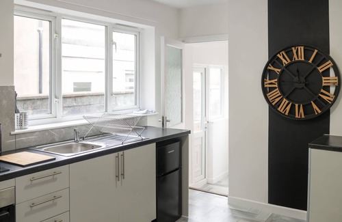 Riverside House | Host Stay Craddock Street