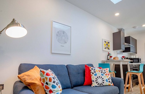 Caterham Apartment | Host & Stay | Croydon Road Abode
